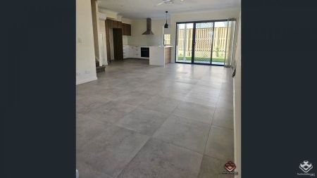 “4 Bedroom Townhouse” - Photo 3