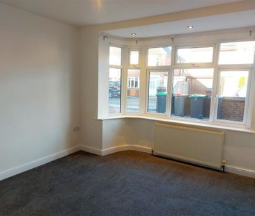 3 bedroom Semi-detached house to rent - Photo 5