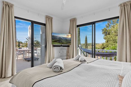 Luxury Villa for rent in El Paraíso, Andalusia - Photo 4