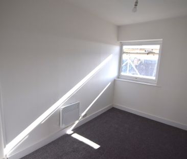 To Let 2 Bed Apartment - Photo 6