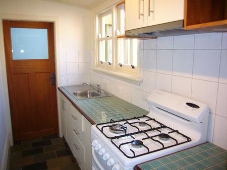 Princes Charm! - Photo 2