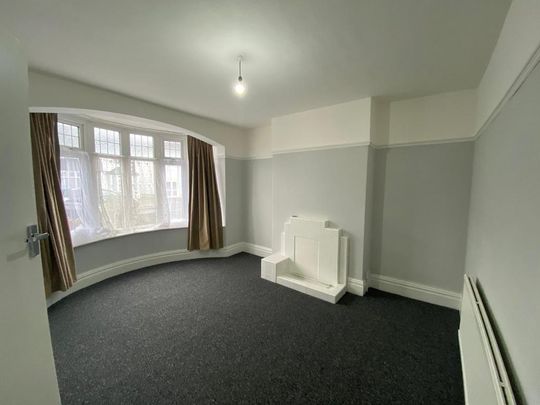 4 bedroom end of terrace house to rent - Photo 1