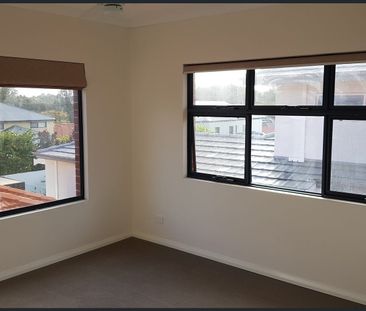 Luxury Townhouse in Dianella - Photo 4