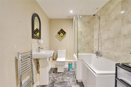 1 bedroom in a house share to rent - Photo 4