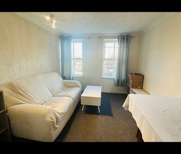 3 Bed Flat, Heron Street, M15 - Photo 2