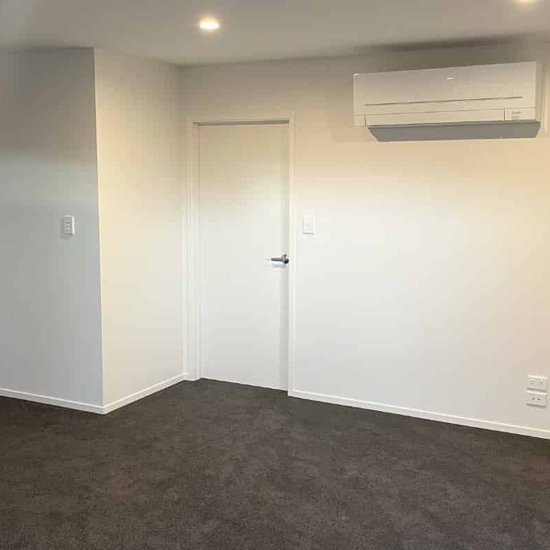 Brand New 3 bed home in Oakfields! - Photo 1