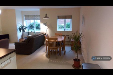 2 bedroom flat to rent - Photo 4