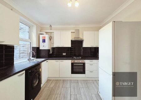 3 bedroom terraced house to rent - Photo 2