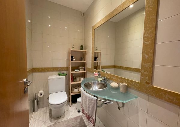 Apartamento T3 com estacionamento e vista de mar em Santo Amaro de Oeiras