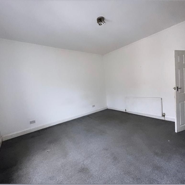 2 bed terraced house to rent in Queensberry Road, Burnley, BB11 - Photo 1