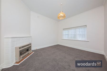 Attractive two-bedroom home in the heart of Hawthorn - Photo 2