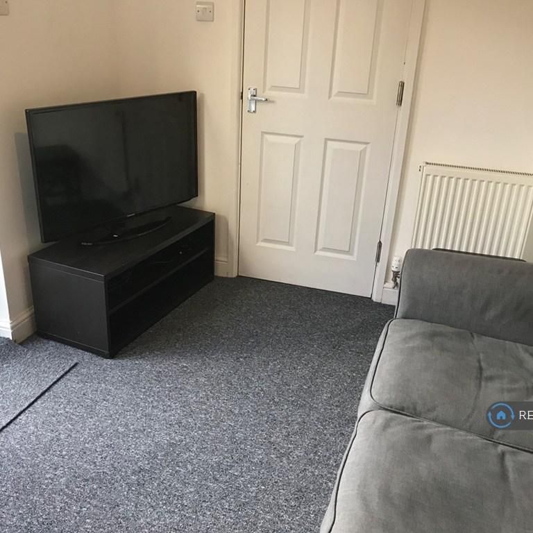 1 bedroom in a house share to rent - Photo 1