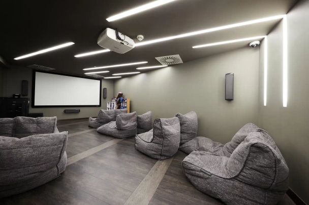 Bronze Studio - Photo 1