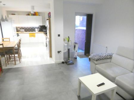 6 bedroom terraced house to rent - Photo 4