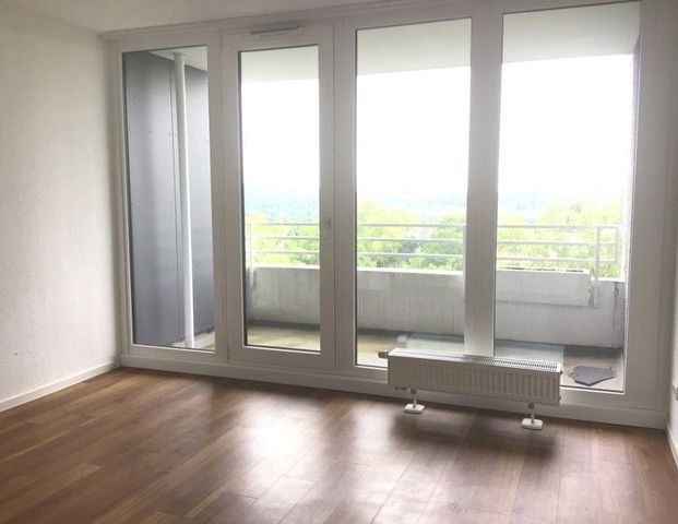 Hier findet jeder seinen Platz: charmante 2-Zimmer-Wohnung mit Balkon und Weitblick! - Foto 1