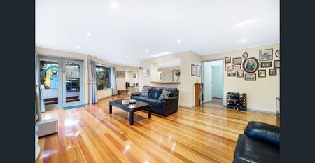 Spacious Family Living in a Premium Glen Waverley Pocket - Photo 3