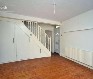 Idmiston Square, Worcester, KT4 - Photo 1