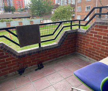 Room in a Shared Flat, London, E16 - Photo 6