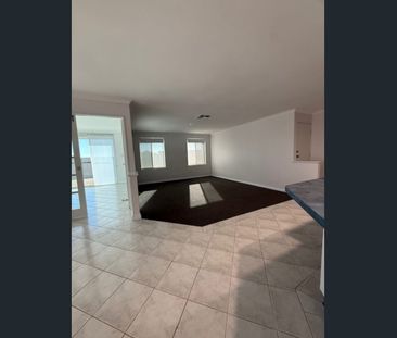 Yanchep Coastal Living- 20 Flagtail Outlook - Photo 1