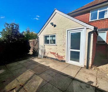 3 bedroom semi-detached house to rent - Photo 3