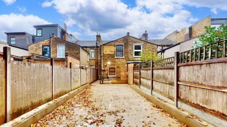 4 bedroom terraced house to rent - Photo 5