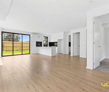 Brand New Charming Family Home in Notting Hill - Photo 2