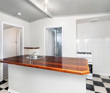 COZY 1 BEDROOM RETREAT! - Photo 1