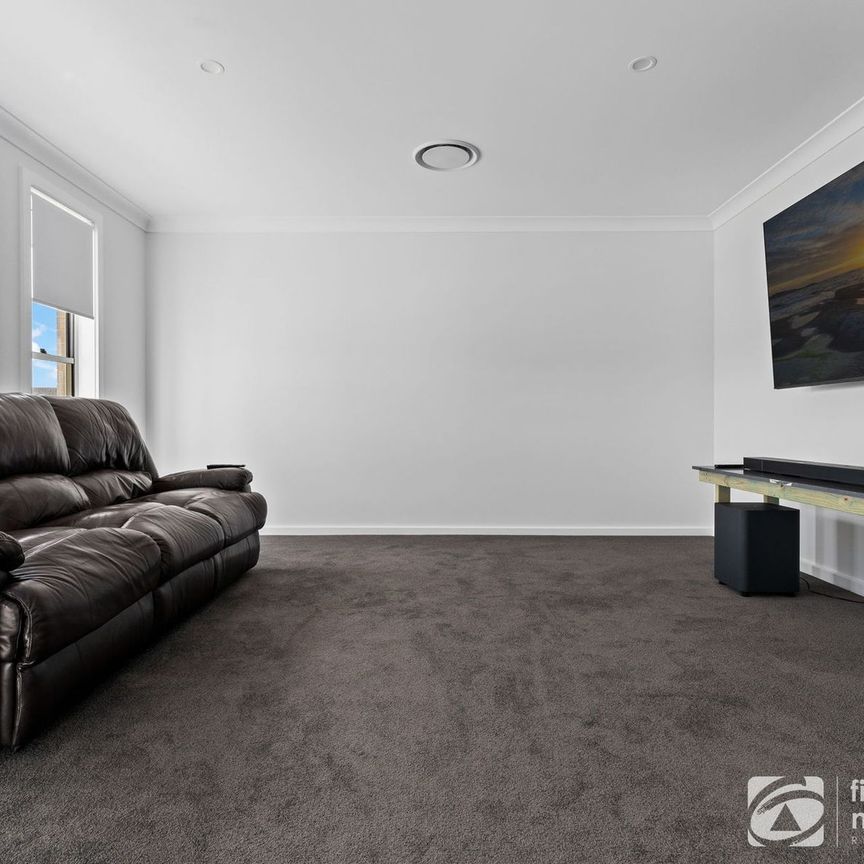 Stylish Family Comfort - Photo 1