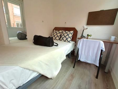 Calle Lilas, Getafe, Community of Madrid 28903 - Photo 2