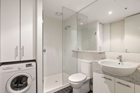 Freshly renovated One Bedroom In Nova! - Photo 2