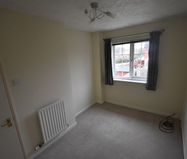2 bed Terraced - To Let - Photo 3