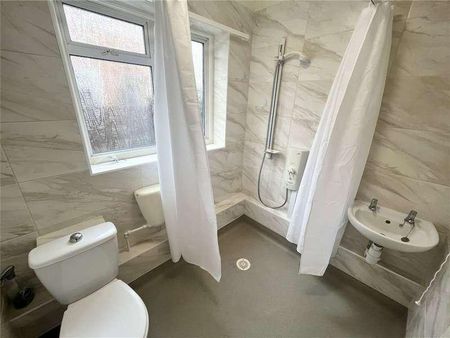 Devon Gardens, Rochford, Essex, SS4 - Photo 5