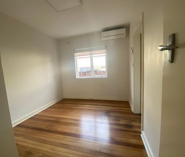 2 / 8 Walnut Street, CARNEGIE - Photo 5