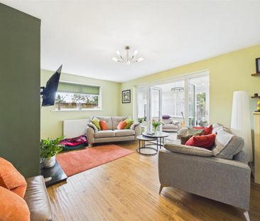 4 bedroom detached house to rent - Photo 4