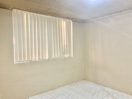 Ground Floor Unit - Photo 2