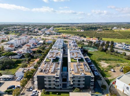 Montenegro, Faro - Photo 4