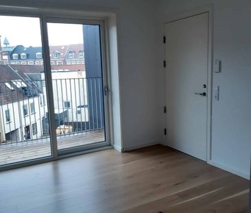 Lækker lejlighed på Frederiksbjerg med altan - Foto 2