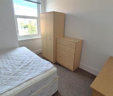 4 bedroom terraced house to rent - Photo 2