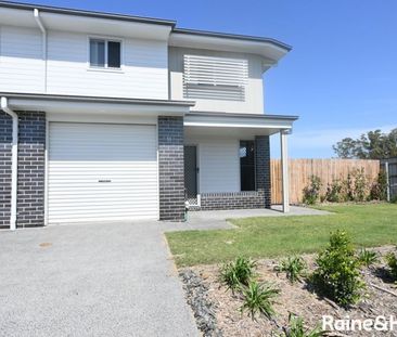BRAND NEW LUXURY 3 BEDROOM TOWNHOUSE - Photo 4