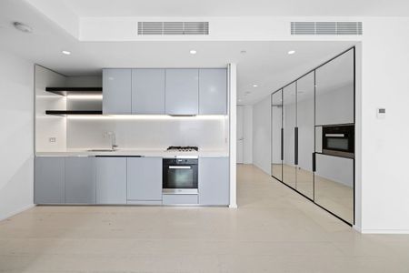Immaculate Harbourfront Residence - Photo 2