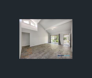 Charming Townhouse in Seven Hills - Photo 1