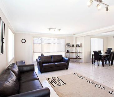 Townhouse In Shellharbour Village - Photo 2