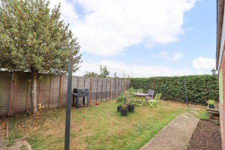 2 bedroom semi-detached bungalow to rent - Photo 4