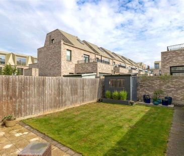 Modern townhouse with underground parking - Photo 6