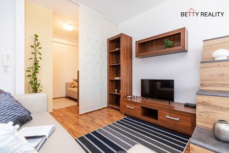 1,5i Geologická, Podunajské Biskupice, 52 m2, slnečný moderný, zariadený, s veľkou loggiou.. IHNEĎ - Photo 2