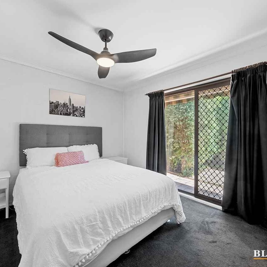 SINGLE LEVEL RENOVATED TOWNHOUSE - Photo 1