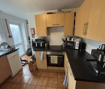 6 bedroom house to rent - Photo 1