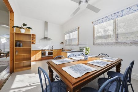 THREE BEDROOM HOME IN FANTASTIC CENTRAL LOCATION - Photo 3