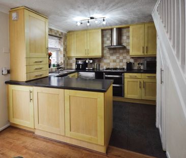 3 bedroom end of terrace house to rent - Photo 3