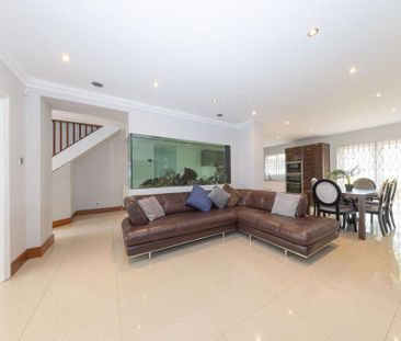 5 bedroom detached house to rent - Photo 1